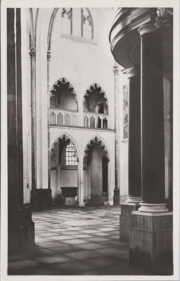 ZALTBOMMEL - Interieur St. Maartenskerk met doopvont, Verzamelen, Ansichtkaarten | Nederland, Verzenden