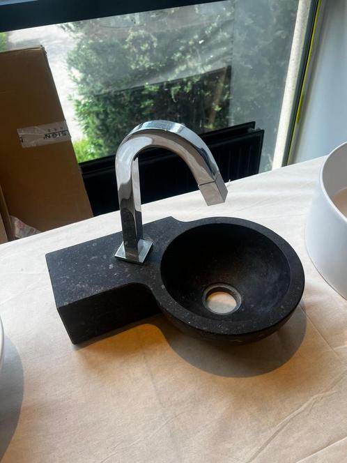 Hardstenen fontein 34x24 cm – compact natuursteen voor toile, Huis en Inrichting, Badkamer | Badkamermeubels, Nieuw