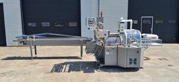 Horizontale flowpackmachine met aan-afvoerbaan (werkend) beschikbaar voor biedingen