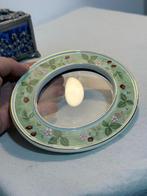 Wedgwood - Green background with gold-painted wild, Antiek en Kunst