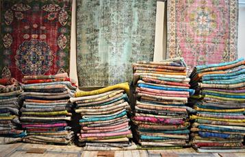 Sale vloerkleden tapijten berbers poefen kussens uitverkoop! beschikbaar voor biedingen