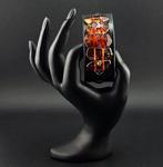 Amber & Leather Fusion – Diepe Cognac Edelsteen Segmenten in, Antiek en Kunst