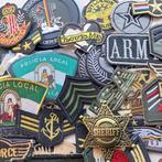 Collectie van memorabilia - Militair patchwerk van, Antiek en Kunst, Antiek | Speelgoed