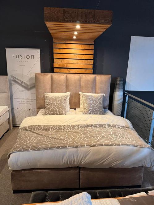Boxspring Dubai Velvet Taupe 180x200, Huis en Inrichting, Slaapkamer | Bedden, 180 cm, 200 cm, Beige, Tweepersoons, Nieuw, Overige materialen
