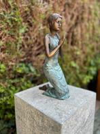 Bronzen Biddend Meisje - Tuindecoratie - Graafdecoratie, Verzenden, Nieuw, Metaal, Mensenbeeld