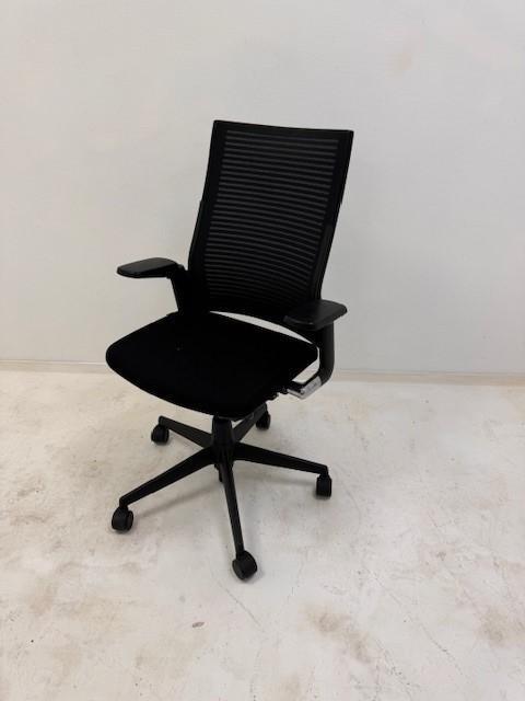 Ahrend 2020 bureaustoel zwart, Zakelijke goederen, Kantoor en Winkelinrichting | Kantoormeubilair en Inrichting, Stoel, Gebruikt