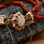 Bloedkoraal kralen armband met bicolor gouden sierslot; A..., Gebruikt, Overige kleuren, Ophalen of Verzenden, Met edelsteen