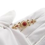 Gouden broche met bloedkoraal | Vintage/antiek, Gebruikt, Overige kleuren, Ophalen of Verzenden, Met edelsteen