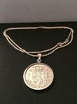 Ketting met zilveren gulden munt in hanger