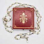 Rozenkrans - parelmoer - 1940-1950 - Doosje met pauselijk