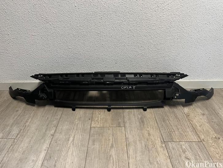 Opel Corsa F Grille Houder 9829535680, Auto-onderdelen, Carrosserie en Plaatwerk, Gebruikt, Opel, Voor, Ophalen