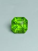 1 pcs Groen Olivijn - 14.19 ct - nternational Colored, Sieraden, Tassen en Uiterlijk, Edelstenen, Nieuw