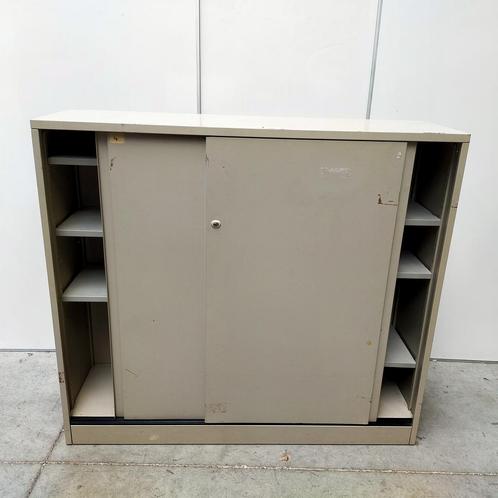 Ahrend stalen schuifdeurkast met schade! - 135x150x45 cm, Huis en Inrichting, Kasten | Overige, Ophalen of Verzenden