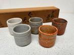 Chawan (5) - Aardewerk - een set Japanse theekopjes, Antiek en Kunst