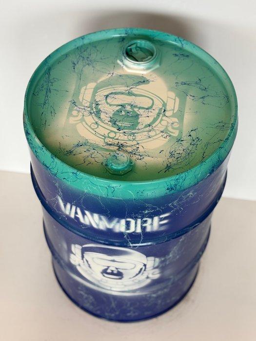 Rob VanMore - Barrel Space Monkey, Antiek en Kunst, Kunst | Designobjecten