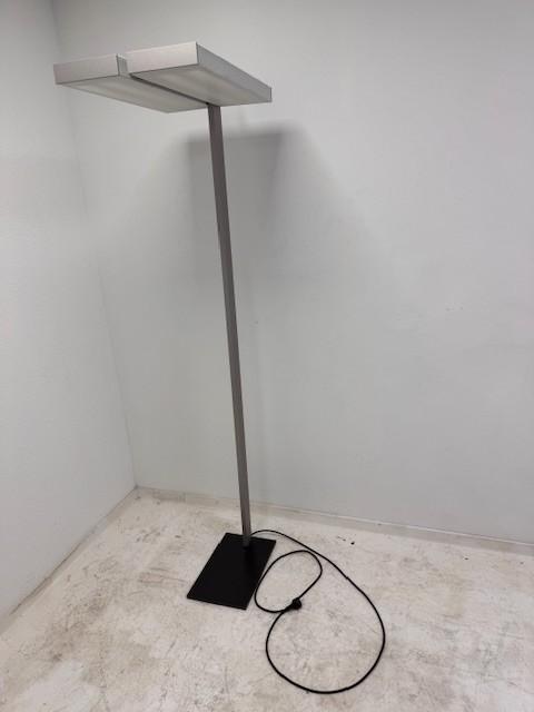 Tulux staande design PL lamp/uplighter industrieel ontwerp, Zakelijke goederen, Kantoor en Winkelinrichting | Kantoormeubilair en Inrichting