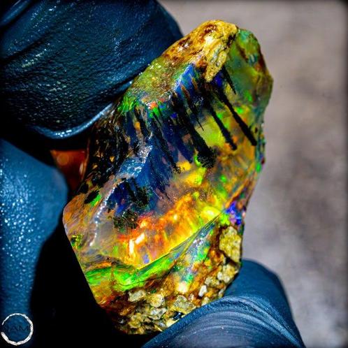 Zeer zeldzame natuurlijke AAA+++ Crystal Opal onbehandeld, Verzamelen, Mineralen en Fossielen