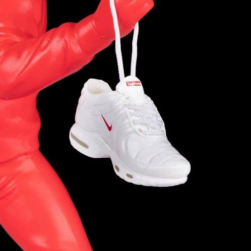 SKE - Banksy X Nike TN REQUIN, Antiek en Kunst, Kunst | Designobjecten