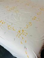 Bedsprei - 255 cm - 260 cm - Intaglio borduurwerk, Antiek en Kunst, Antiek | Kleden en Textiel