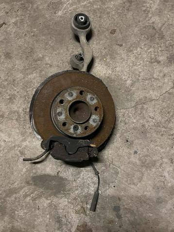 BMW 1serie E81 Fusee RV compleet met twee draagarmen. beschikbaar voor biedingen