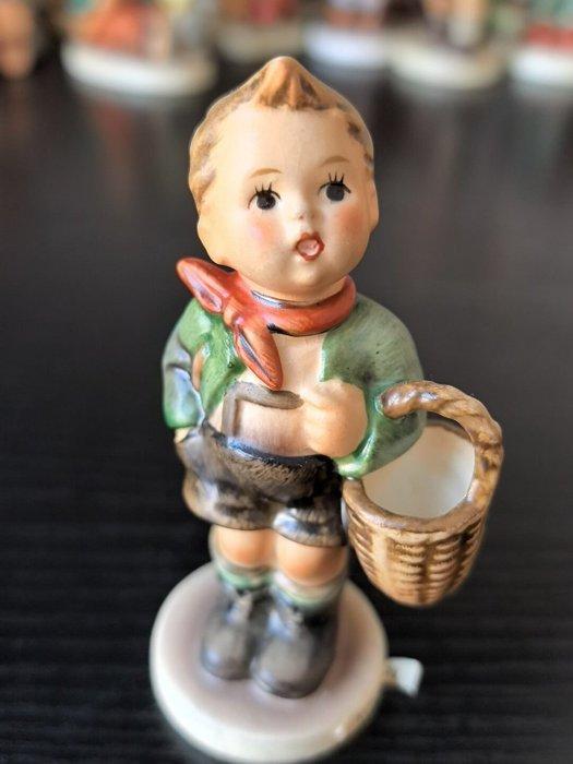 Goebel - M.I. Hummel - sculptuur, This is a Goebel Hummel, Antiek en Kunst, Curiosa en Brocante