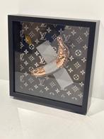 Rob VanMore - Don’t eat the banana by Louis Vuitton, Antiek en Kunst