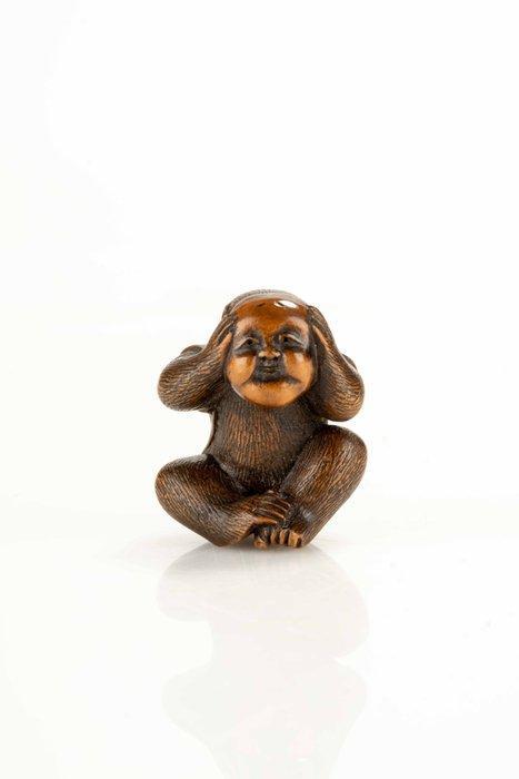 Een ongewone boxwood netsuke van een aap met een, Antiek en Kunst, Antiek | Overige Antiek