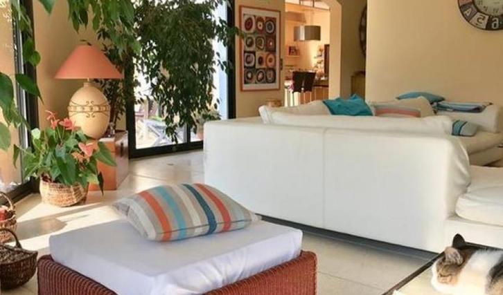 Te Huur Studio Berkenbosch Blokstraat In Den Haag, Huizen en Kamers, Kamers te huur, 35 tot 50 m², Den Haag