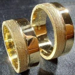 Gouden Trouwringen organische trouw ring