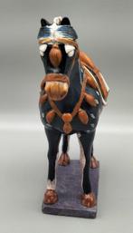 Beeldje - Tang Paard driekleurig - Gegoten polymeer, Antiek en Kunst, Curiosa en Brocante