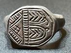 Viking periode Zilver Zeldzame ring met twee gestileerde