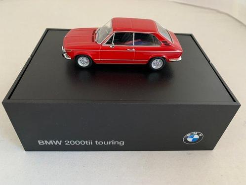 Autoart 1:18 - Modelauto (4) - BMW 1600 touring, BMW 2002, Hobby en Vrije tijd, Modelauto's | 1:5 tot 1:12