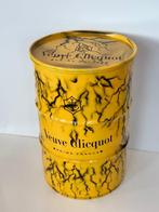 Rob VanMore - Thunder on Veuve Clicquot