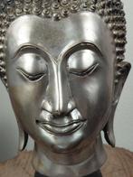 Boeddha hoofd met vlam-ushnisha - meditatie en harmonie -