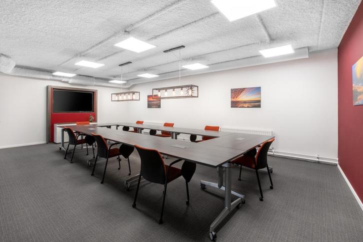 Kantoorruimte in Regus Stationsplein, Zakelijke goederen, Bedrijfs Onroerend goed