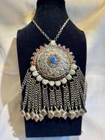 Kuchi-halsketting met grote medaillon - Afghanistan (Zonder, Antiek en Kunst