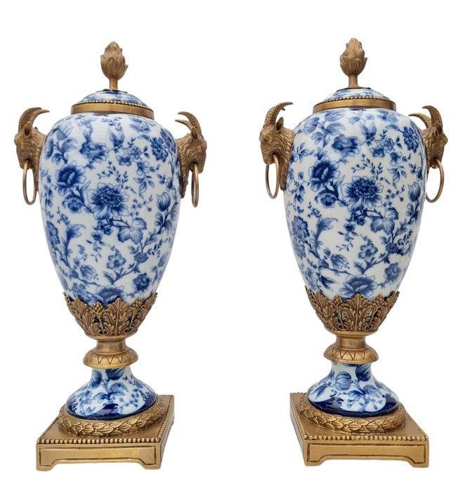 Vaas (2) - Brons, Porselein - Vazen met kandeelaar, Antiek en Kunst, Kunst | Designobjecten