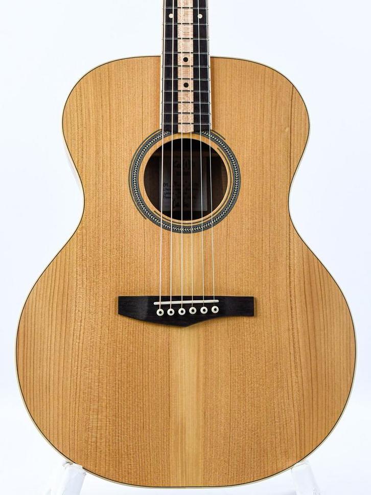 Kalli Tucka OM Lebanon Cedar (Akoestische Gitaren), Muziek en Instrumenten, Snaarinstrumenten | Gitaren | Akoestisch, Western- of Steelstringgitaar