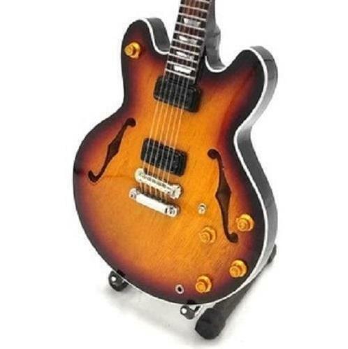 Miniatuur Gibson 1968 ES-335 gitaar met gratis standaard, Verzamelen, Muziek, Artiesten en Beroemdheden, Pop, Beeldje of Miniatuur