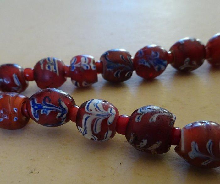 Collier van 39 kralen uit Murano, type feather of flower, Antiek en Kunst, Kunst | Niet-Westerse kunst