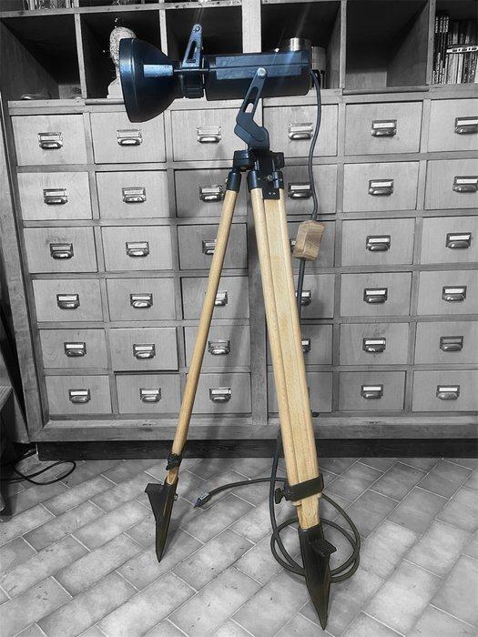 L - Staande lamp (2) - Aluminium, Staal, Hout, Messing, Antiek en Kunst, Antiek | Wandborden en Tegels