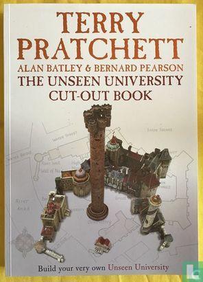 Pratchett, Terry - The Unseen University Cut-Out Book - 2006, Boeken, Fantasy, Zo goed als nieuw, Verzenden