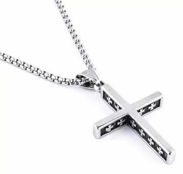 Lange heren ketting Cross zilverkleurig met kleine kruisjes beschikbaar voor biedingen