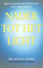 NADER TOT HET LICHT 9789061208976 M. Morse, Boeken, Verzenden, Gelezen, M. Morse