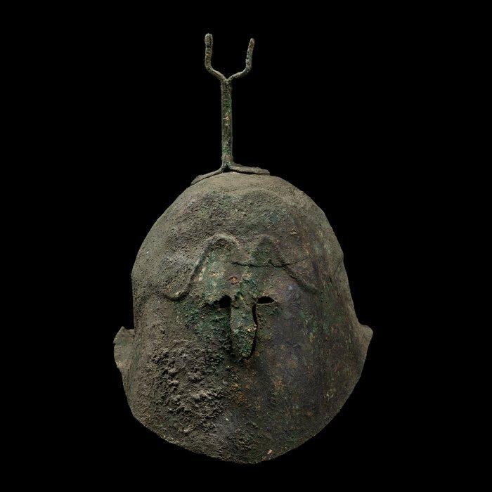 Etruscan Brons Oorlogshelm van het Apulisch-Corinthische, Verzamelen, Mineralen en Fossielen