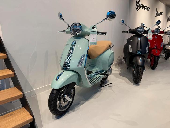 Vespa Primavera 50 “Batik Edition” – NIEUW, Fietsen en Brommers, Scooters | Vespa, Nieuw, Benzine, Ophalen