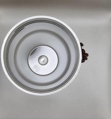 Koffie to-go beker beschikbaar voor biedingen