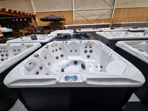 Nieuw actie Jacuzzi supra 200x200 full option led muziek, Tuin en Terras, Bubbelbaden en Hottubs, Vast, Nieuw, Afdekzeil, Filter