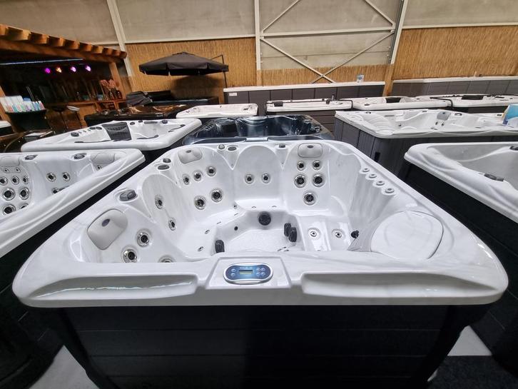 Nieuw actie Jacuzzi supra 200x200 full option led muziek, Tuin en Terras, Bubbelbaden en Hottubs, Vast, Nieuw, Afdekzeil, Filter