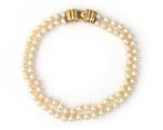 2 Strengen parelcollier met 18 krt. gouden slot met diamant, Gebruikt